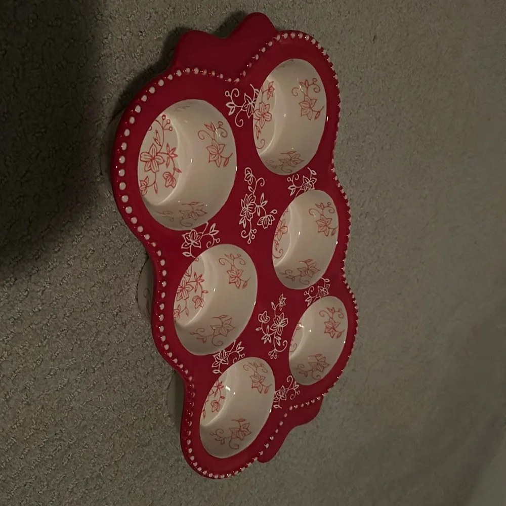 *New* Temp-Tations Muffin Pan “Floral Lace” and Two New/Unused Muffin Cookbooks - Picture 6 of 7